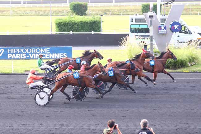 Photo d'arrivée de la course pmu PRIX DU PERIGORD à PARIS-VINCENNES le Mercredi 21 août 2024
