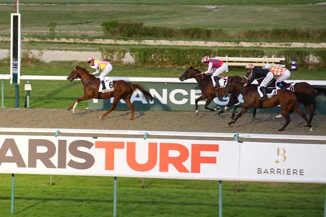 Photo d'arrivée de la course pmu PRIX DES LEGENDES à DEAUVILLE le Jeudi 22 août 2024