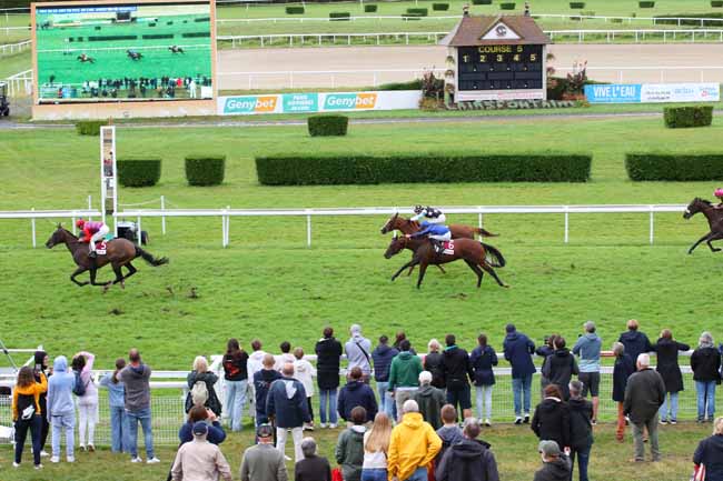Photo d'arrivée de la course pmu PRIX DU GRAND JURY DU FESTIVAL DU CINEMA AMERICAIN DE DEAUVILLE (PRIX RAMSIN) à CLAIREFONTAINE le Samedi 24 août 2024
