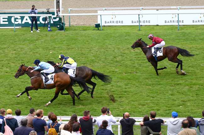 Photo d'arrivée de la course pmu BARRIERE PRIX DE MEAUTRY à DEAUVILLE le Dimanche 25 août 2024