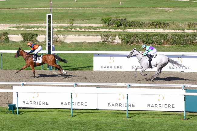 Photo d'arrivée de la course pmu BARRIERE PRIX DE L'HOTEL DU GOLF à DEAUVILLE le Dimanche 25 août 2024