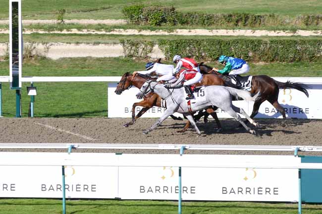 Photo d'arrivée de la course pmu PRIX HOTEL BARRIERE LE ROYAL DEAUVILLE à DEAUVILLE le Dimanche 25 août 2024