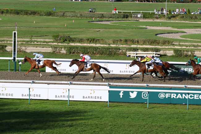 Photo d'arrivée de la course pmu PRIX HOTEL BARRIERE LE NORMANDY à DEAUVILLE le Dimanche 25 août 2024