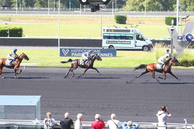 Photo d'arrivée de la course pmu PRIX DE TOULON à PARIS-VINCENNES le Lundi 26 août 2024