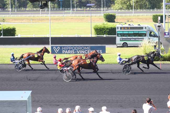 Photo d'arrivée de la course pmu PRIX DE JUSSEY à PARIS-VINCENNES le Lundi 26 août 2024