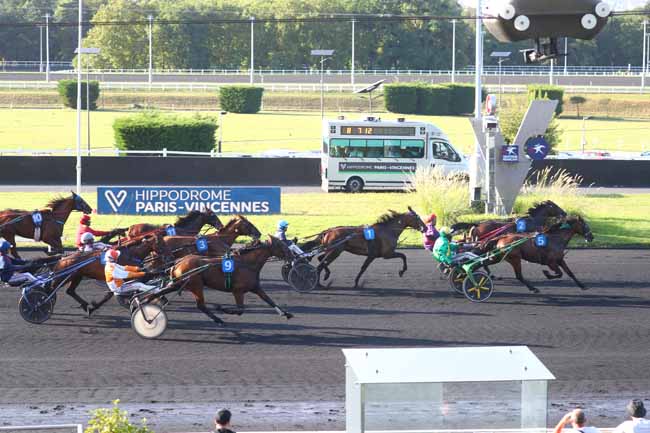 Photo d'arrivée de la course pmu PRIX DE BARBIZON à PARIS-VINCENNES le Lundi 26 août 2024