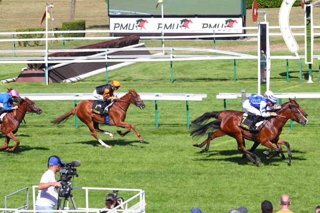 Photo d'arrivée de la course pmu PRIX DE LA REINE DU MUGUET (PRIX DES NAIADES) à COMPIEGNE le Mercredi 28 août 2024
