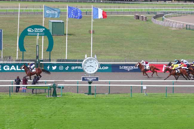 Photo d'arrivée de la course pmu PRIX DE L'EGLISE RUINEE DE CHAMPLIEU à CHANTILLY le Mardi 3 septembre 2024