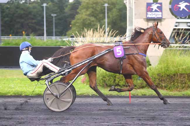 Photo d'arrivée de la course pmu PRIX D'AUZAT à PARIS-VINCENNES le Jeudi 5 septembre 2024