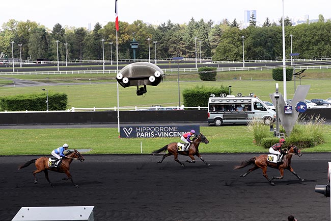 Photo d'arrivée de la course pmu PRIX DE LUSIGNY à PARIS-VINCENNES le Samedi 7 septembre 2024