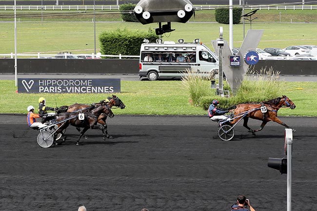 Photo d'arrivée de la course pmu PRIX DE LA ROCHE-POSAY à PARIS-VINCENNES le Samedi 7 septembre 2024