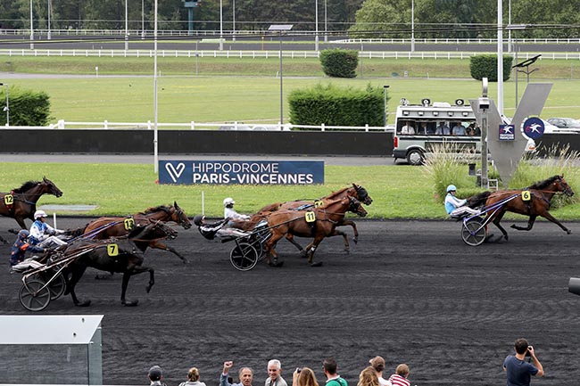 Photo d'arrivée de la course pmu PRIX DU MONT-SAINT-MICHEL à PARIS-VINCENNES le Samedi 7 septembre 2024