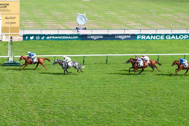 Photo d'arrivée de la course pmu PRIX DU MOULIN DE LONGCHAMP à LONGCHAMP le Dimanche 8 septembre 2024