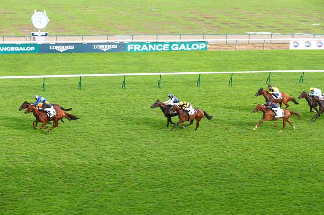Photo d'arrivée de la course pmu PRIX DE LA PLACE D'ESTIENNE D'ORVES à LONGCHAMP le Dimanche 8 septembre 2024