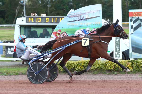 Photo d'arrivée de la course pmu PRIX VOLVO THIBAULT à LE MANS le Mercredi 11 septembre 2024