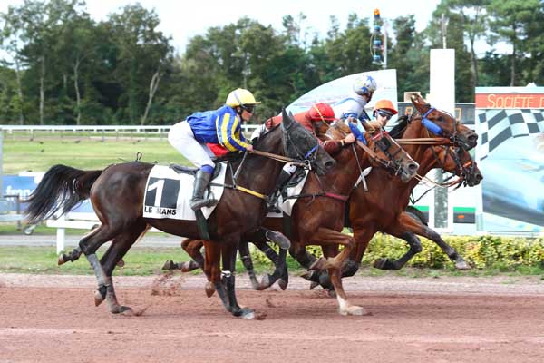 Photo d'arrivée de la course pmu PRIX OUEST NETTOYAGE à LE MANS le Mercredi 11 septembre 2024