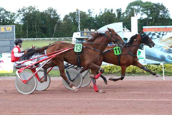 Photo d'arrivée de la course pmu PRIX SUPER U - AVENUE DE LA LIBERATION LE MANS à LE MANS le Mercredi 11 septembre 2024