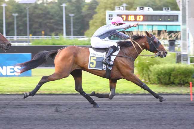 Photo d'arrivée de la course pmu PRIX BAUCIS à PARIS-VINCENNES le Vendredi 13 septembre 2024