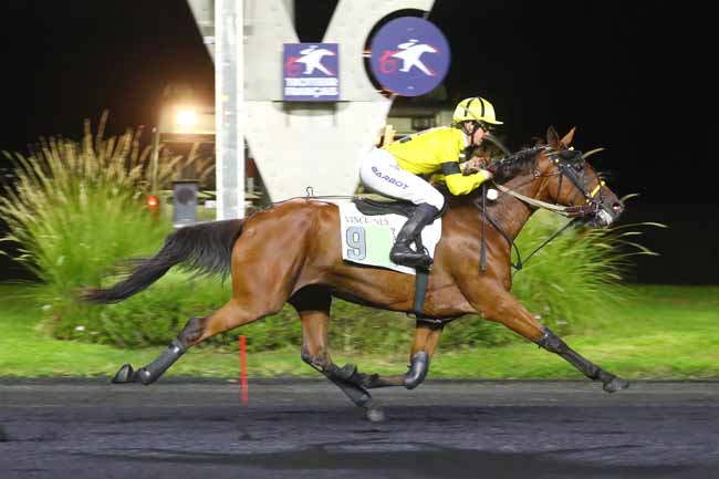 Photo d'arrivée de la course pmu PRIX DE BASLY à PARIS-VINCENNES le Vendredi 13 septembre 2024