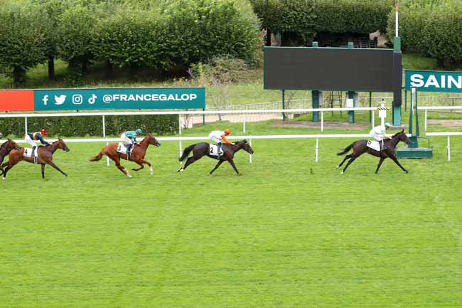 Photo d'arrivée de la course pmu PRIX DES TROIS ROSES D'ARGENT à SAINT CLOUD le Vendredi 13 septembre 2024