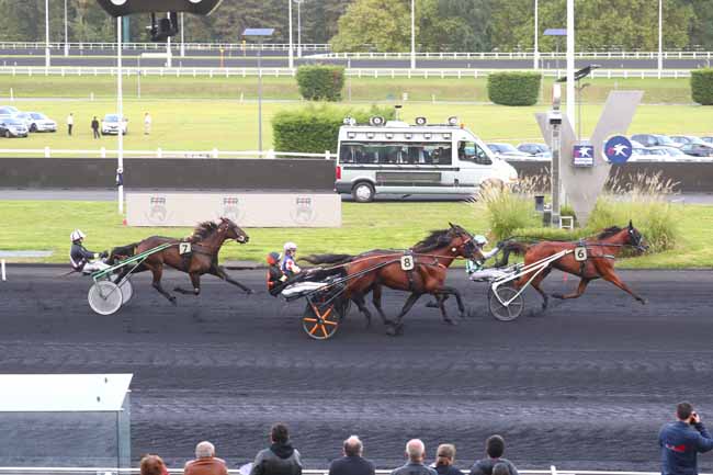 Photo d'arrivée de la course pmu PRIX FEDERATION FRANCAISE DE LA RECONVERSION à PARIS-VINCENNES le Samedi 14 septembre 2024