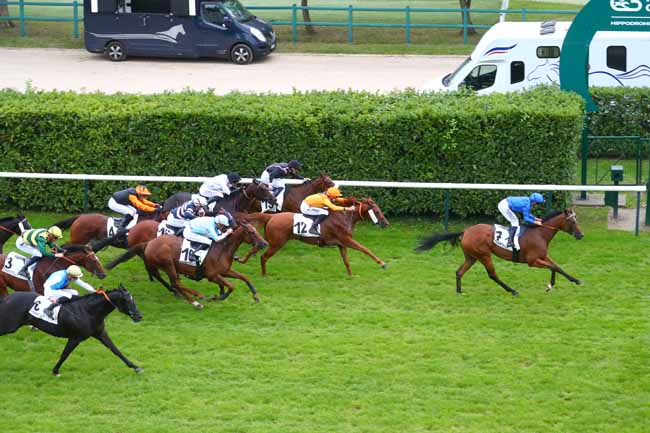 Photo d'arrivée de la course pmu PRIX DE LA GALERIE DE PEINTURE à CHANTILLY le Lundi 16 septembre 2024