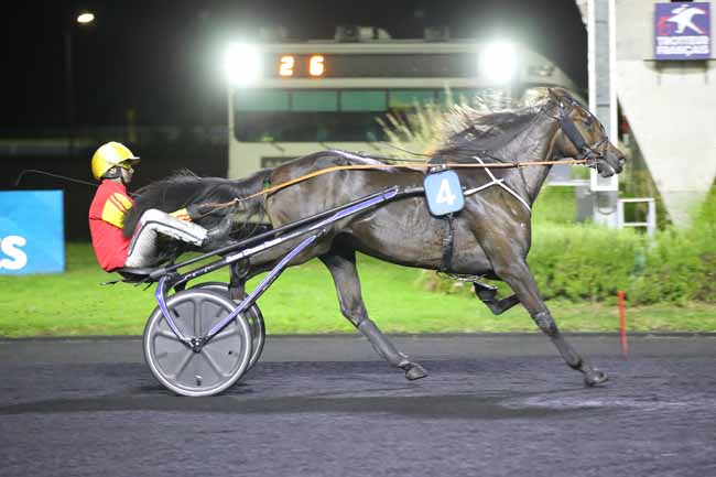 Photo d'arrivée de la course pmu PRIX AQUITANIA à PARIS-VINCENNES le Vendredi 20 septembre 2024
