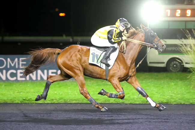 Photo d'arrivée de la course pmu PRIX BYBLIS à PARIS-VINCENNES le Vendredi 27 septembre 2024