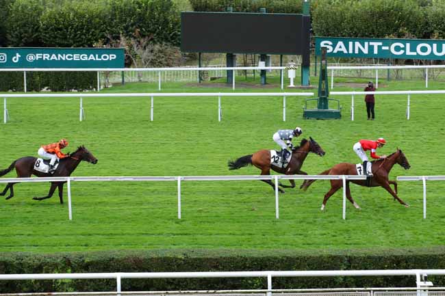 Photo d'arrivée de la course pmu PRIX DU JARDIN DU PIQUEUR à SAINT CLOUD le Vendredi 27 septembre 2024