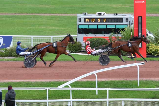 Photo d'arrivée de la course pmu PRIX DU PONT DE TOLBIAC à ENGHIEN le Lundi 30 septembre 2024