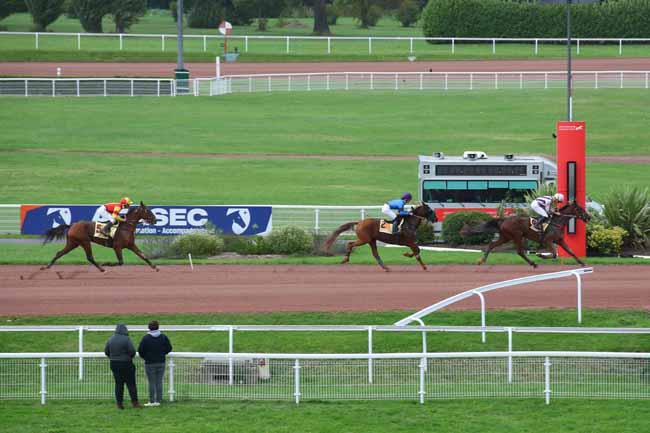 Photo d'arrivée de la course pmu PRIX DE LA BASTILLE à ENGHIEN le Lundi 30 septembre 2024