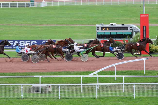 Photo d'arrivée de la course pmu PRIX DE LA BOURSE à ENGHIEN le Lundi 30 septembre 2024