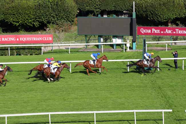 Photo d'arrivée de la course pmu PRIX SCARAMOUCHE à SAINT CLOUD le Vendredi 4 octobre 2024