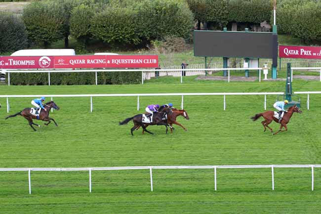 Photo d'arrivée de la course pmu PRIX DE L'ABBAYE DES VAUX DE CERNAY à SAINT CLOUD le Vendredi 4 octobre 2024