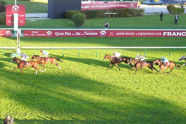 Photo d'arrivée de la course pmu QATAR PRIX DE LA PLACE DES VOSGES à LONGCHAMP le Samedi 5 octobre 2024