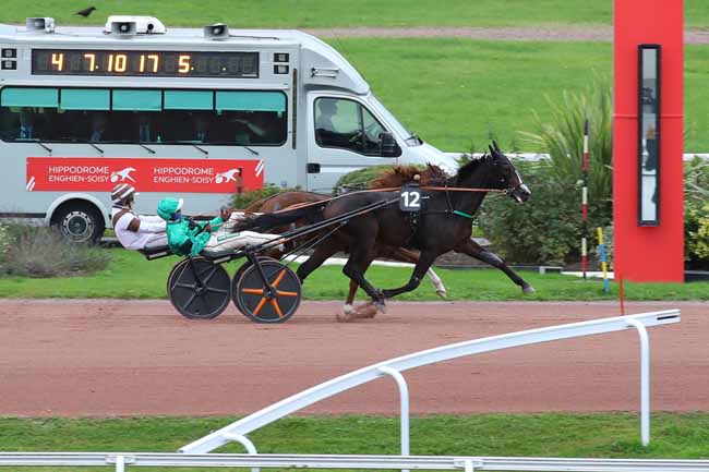 Photo d'arrivée de la course pmu PRIX DIC WILLIAMS à ENGHIEN le Lundi 7 octobre 2024