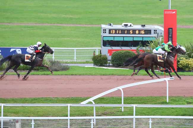 Photo d'arrivée de la course pmu PRIX DE LA PLACE DU PETIT PONT à ENGHIEN le Lundi 7 octobre 2024