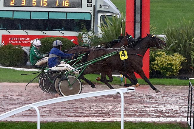 Photo d'arrivée de la course pmu PRIX DE LA TOUR MONTPARNASSE à ENGHIEN le Mercredi 9 octobre 2024