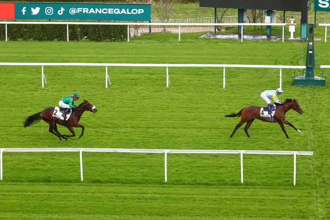 Photo d'arrivée de la course pmu PRIX AS D'ATOUT à SAINT CLOUD le Jeudi 10 octobre 2024