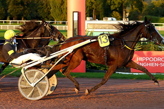 Photo d'arrivée de la course pmu PRIX DE SEVRAN à ENGHIEN le Jeudi 10 octobre 2024