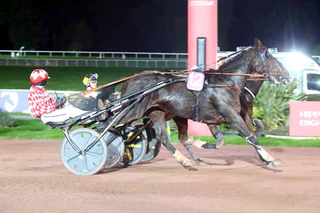 Photo d'arrivée de la course pmu PRIX DE LA PORTE DE LA VILLETTE à ENGHIEN le Lundi 14 octobre 2024