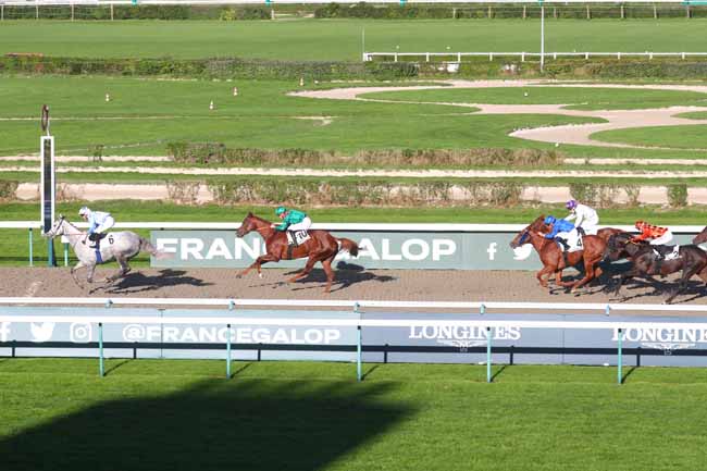 Photo d'arrivée de la course pmu PRIX DE PUTANGES à DEAUVILLE le Mercredi 23 octobre 2024