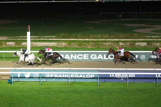 Photo d'arrivée de la course pmu PRIX FORET BROTONNE à DEAUVILLE le Mercredi 23 octobre 2024