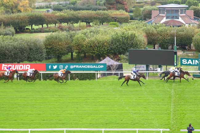 Photo d'arrivée de la course pmu PRIX BELLE DE NUIT à SAINT CLOUD le Dimanche 27 octobre 2024
