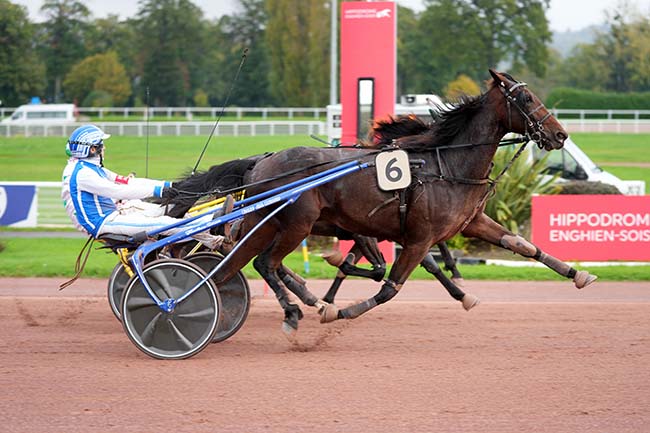 Photo d'arrivée de la course pmu PRIX DU BAS-RHIN à ENGHIEN le Dimanche 27 octobre 2024