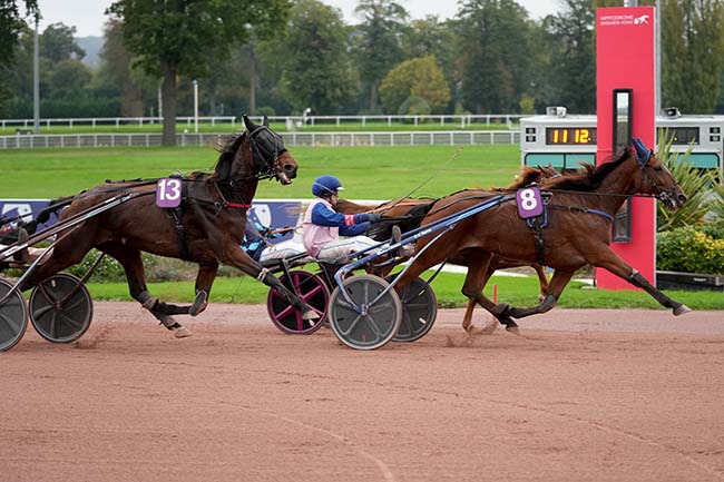 Photo d'arrivée de la course pmu PRIX DE LA PORTE BRANCION à ENGHIEN le Dimanche 27 octobre 2024