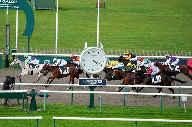 Photo d'arrivée de la course pmu PRIX DU CABINET D'ANGLE à CHANTILLY le Lundi 28 octobre 2024