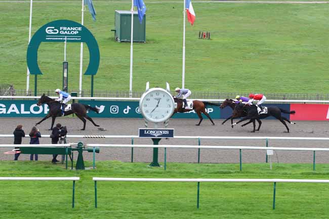 Photo d'arrivée de la course pmu PRIX DE MONT-L'EVEQUE à CHANTILLY le Mardi 29 octobre 2024
