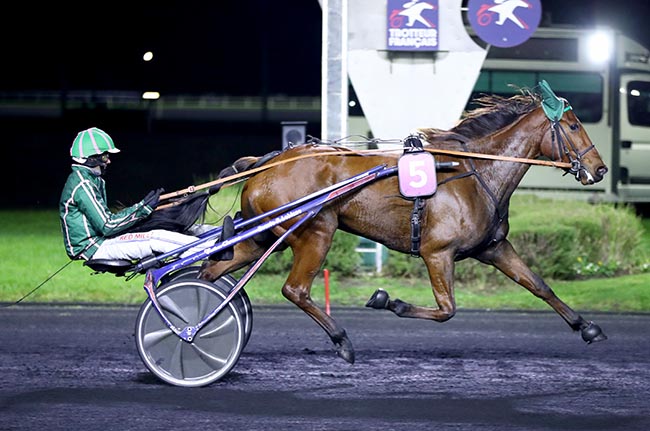 Photo d'arrivée de la course pmu PRIX DE FOUILLOY à PARIS-VINCENNES le Mercredi 30 octobre 2024