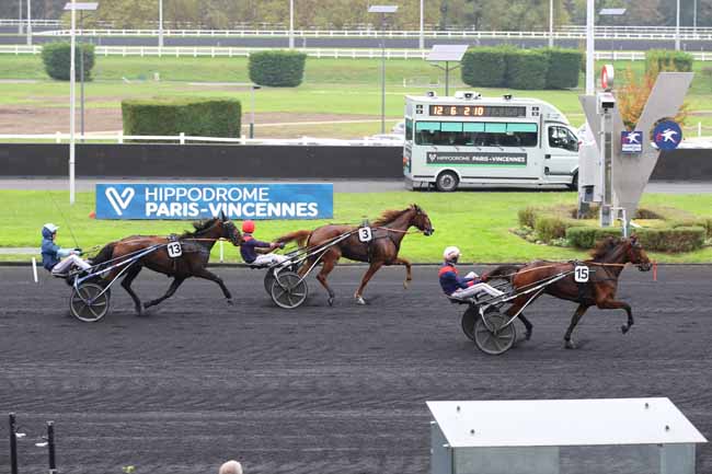 Photo d'arrivée de la course pmu PRIX DE VALLAURIS à PARIS-VINCENNES le Jeudi 31 octobre 2024